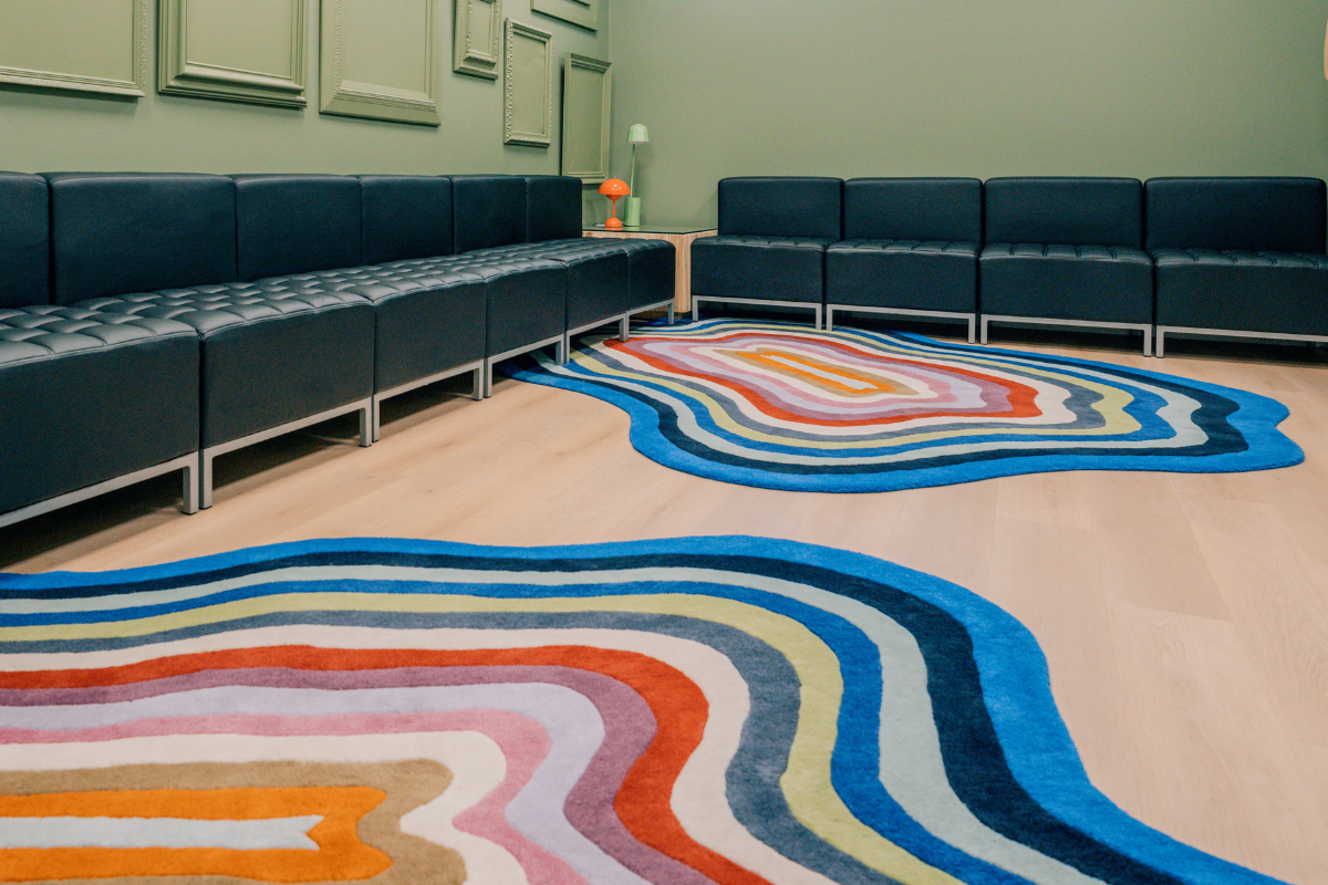 Group room at Daylight with multicolored curved rugs